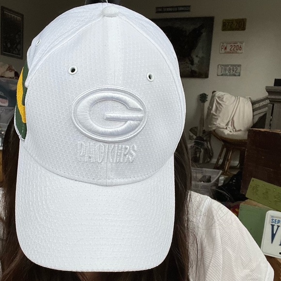 Green Bay Packers White On Field Sideline Hat S/M - Picture 1 of 10